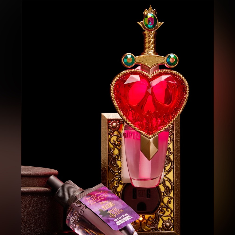 Disney Evil Queen Pierced Heart Scent Control Nightlight Wallflower B&BW NWT